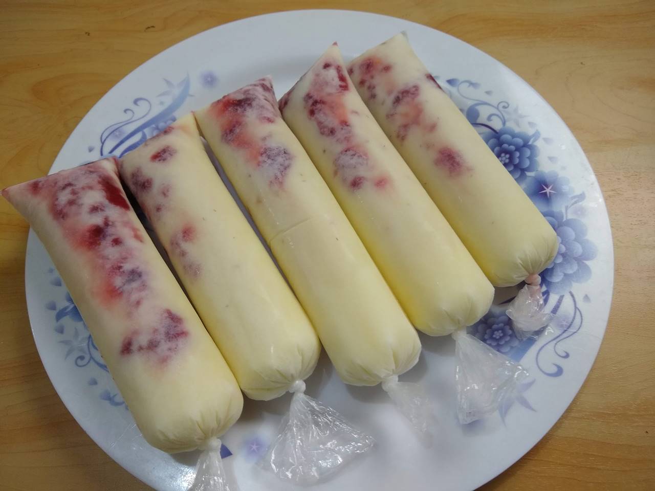 geladinho de ninho com morango